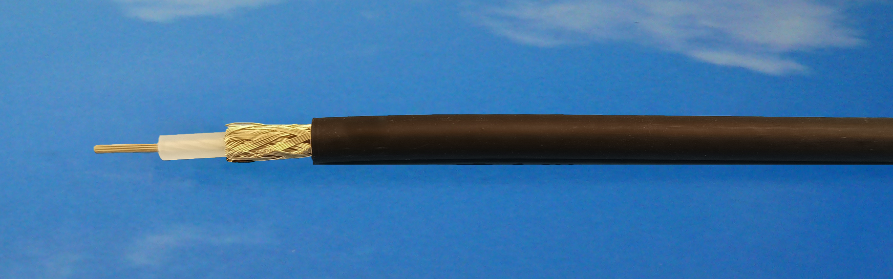 RG223LSFROH FeedFlex  50ohm 200m
with stranded centre conductor 19 x 0,18